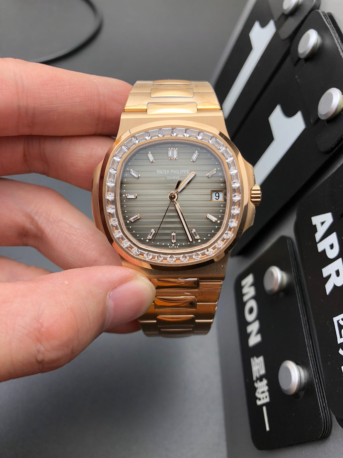 Reloj automático de oro rosa con bisel de diamantes, 40 mm