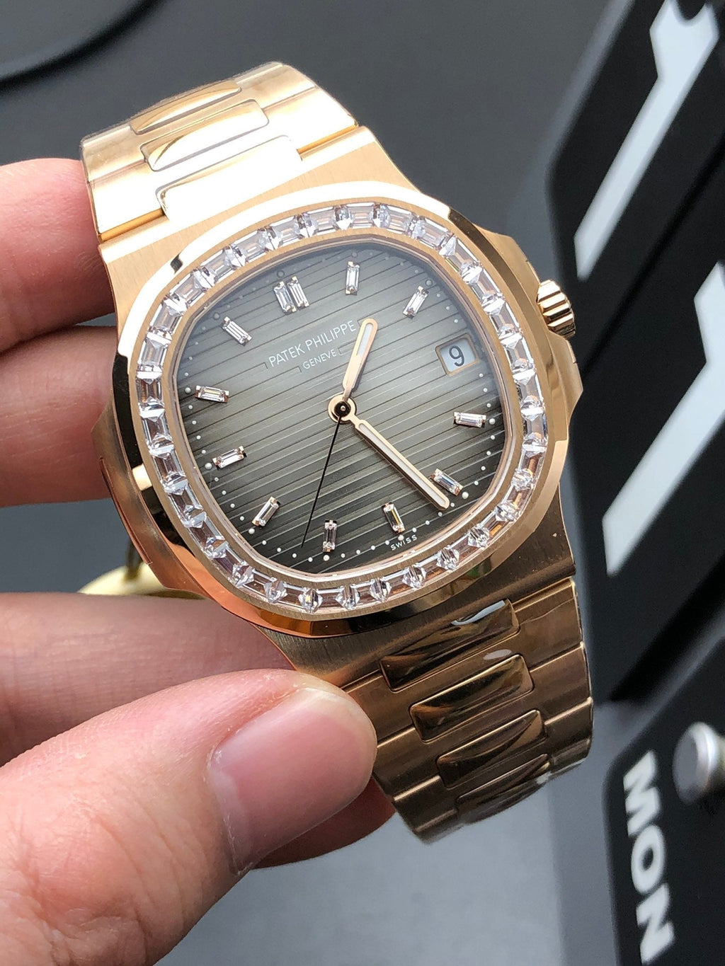 Reloj automático de oro rosa con bisel de diamantes, 40 mm