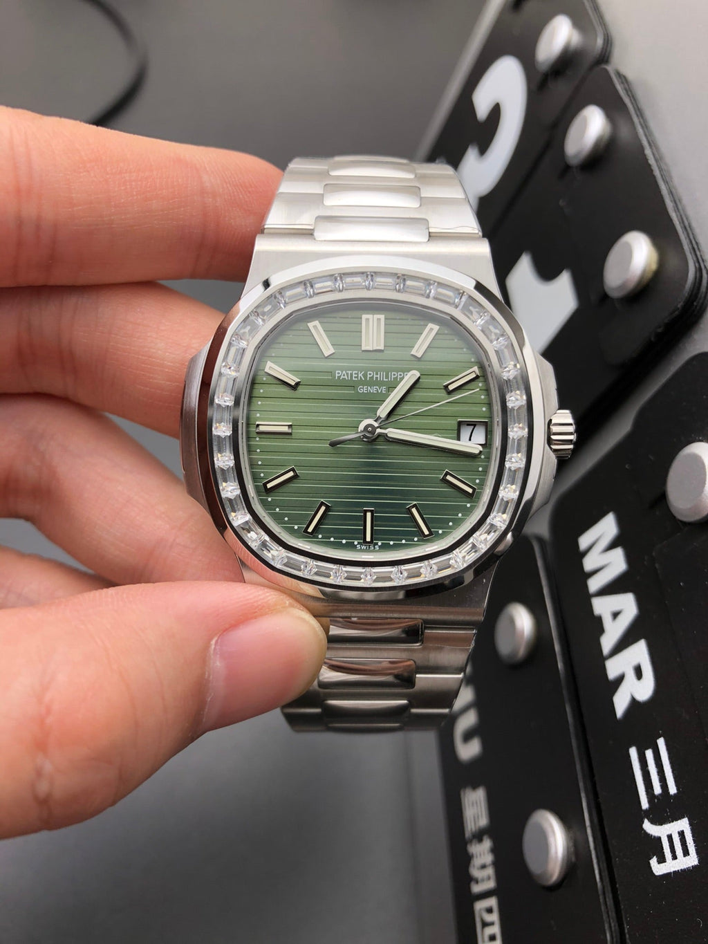 Reloj automático con bisel de diamante verde de 40 mm