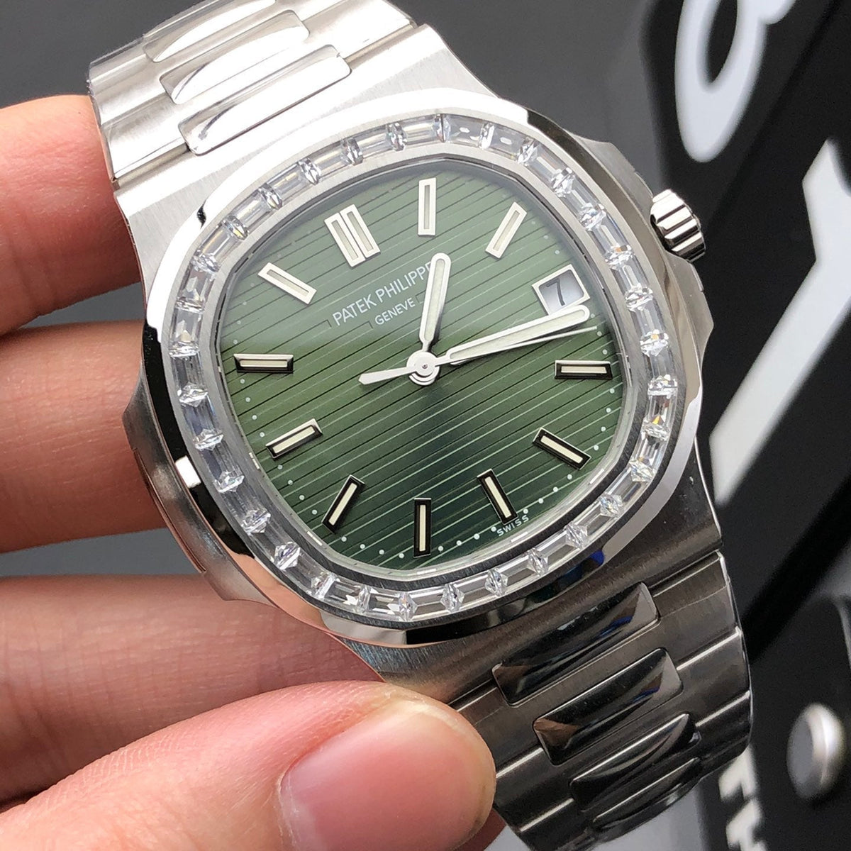 Reloj automático con bisel de diamante verde de 40 mm