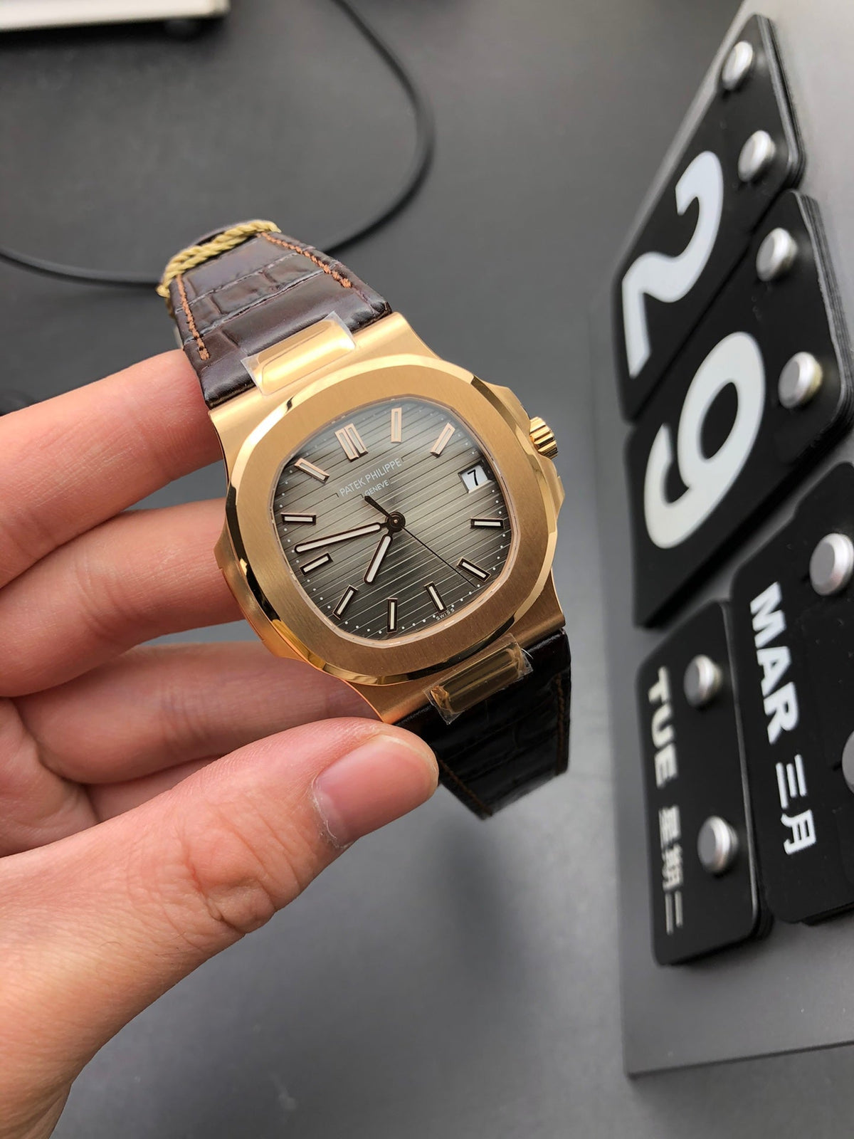 Reloj de pulsera de 40 mm con correa de cuero color oro rosa