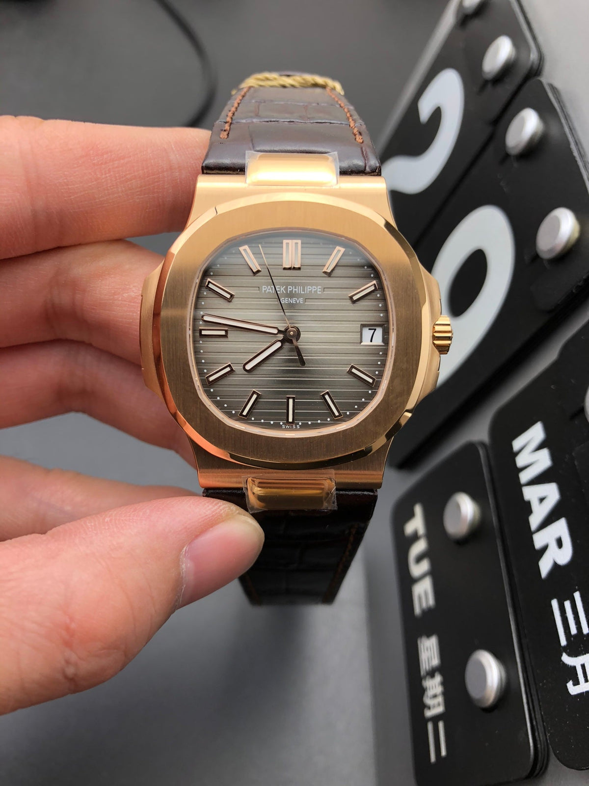 Reloj de pulsera de 40 mm con correa de cuero color oro rosa