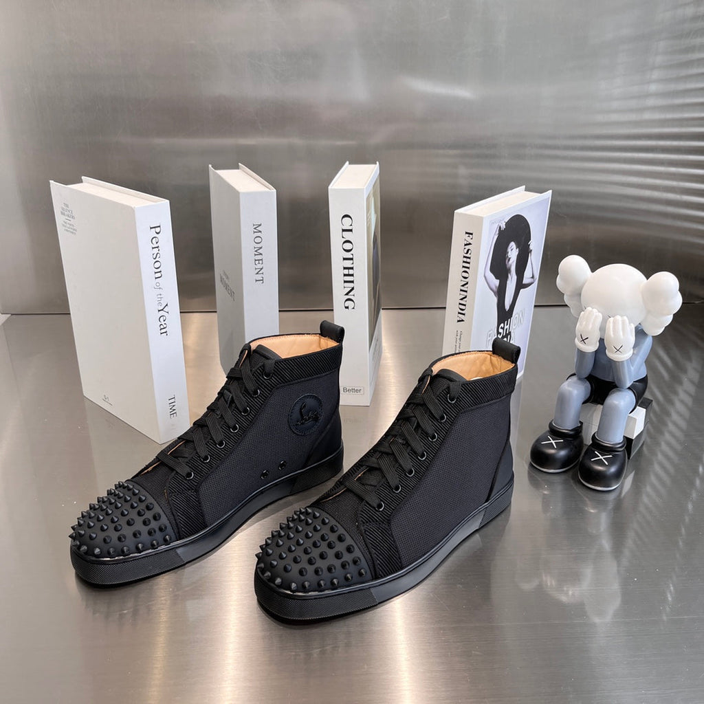 Zapatillas altas con tachuelas