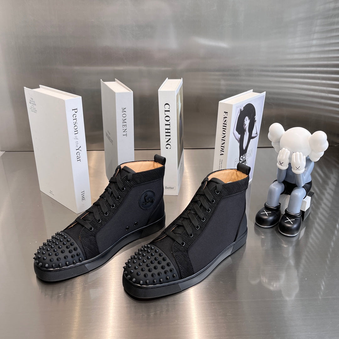 Zapatillas altas con tachuelas