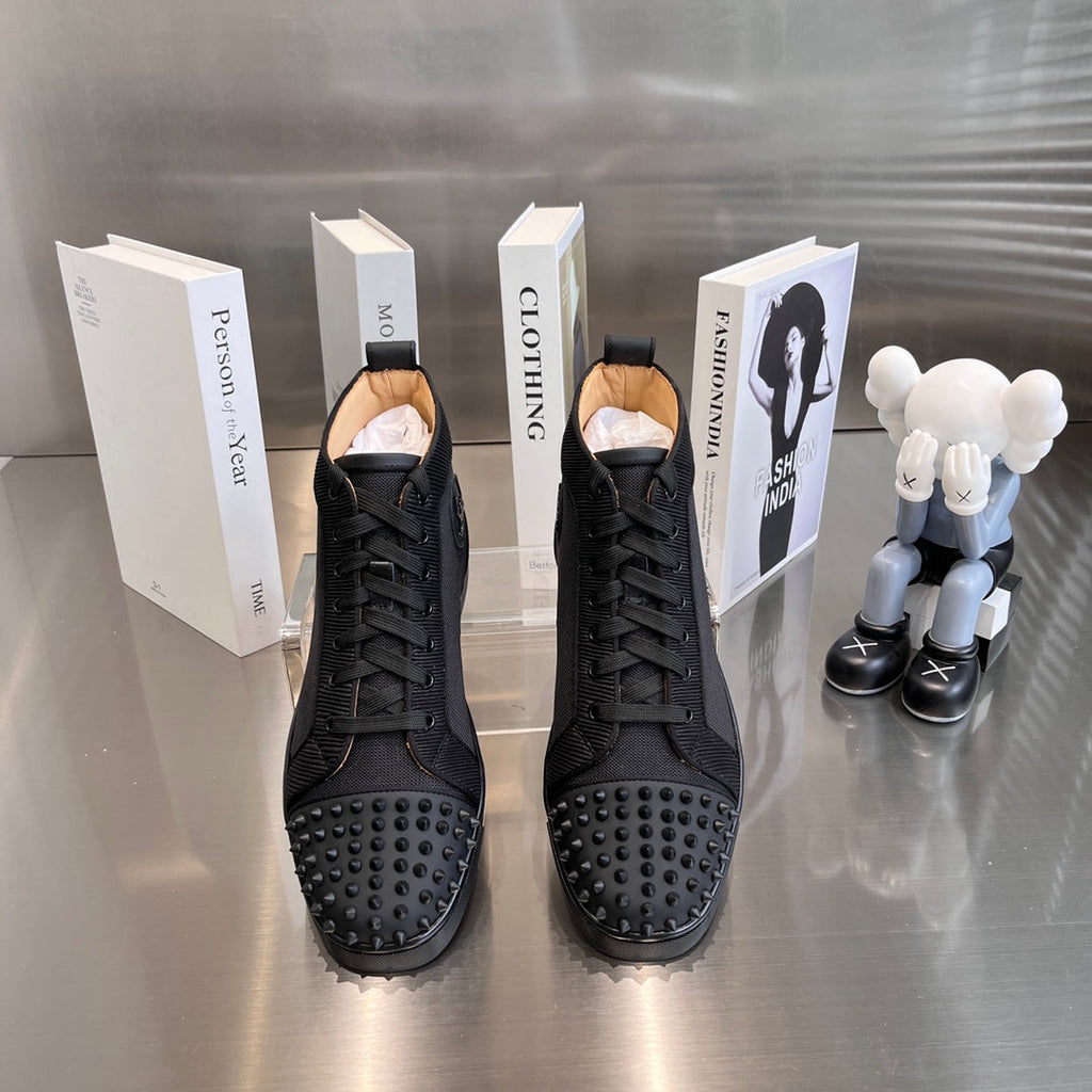 Zapatillas altas con tachuelas