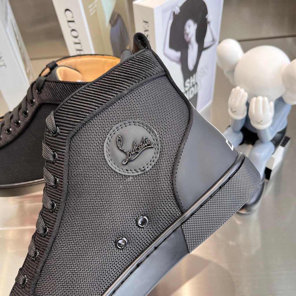 Zapatillas altas con tachuelas