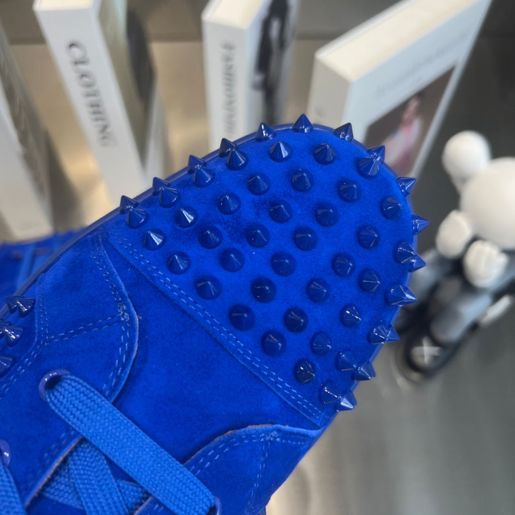 Zapatillas deportivas de lujo azules de caña alta con tachuelas