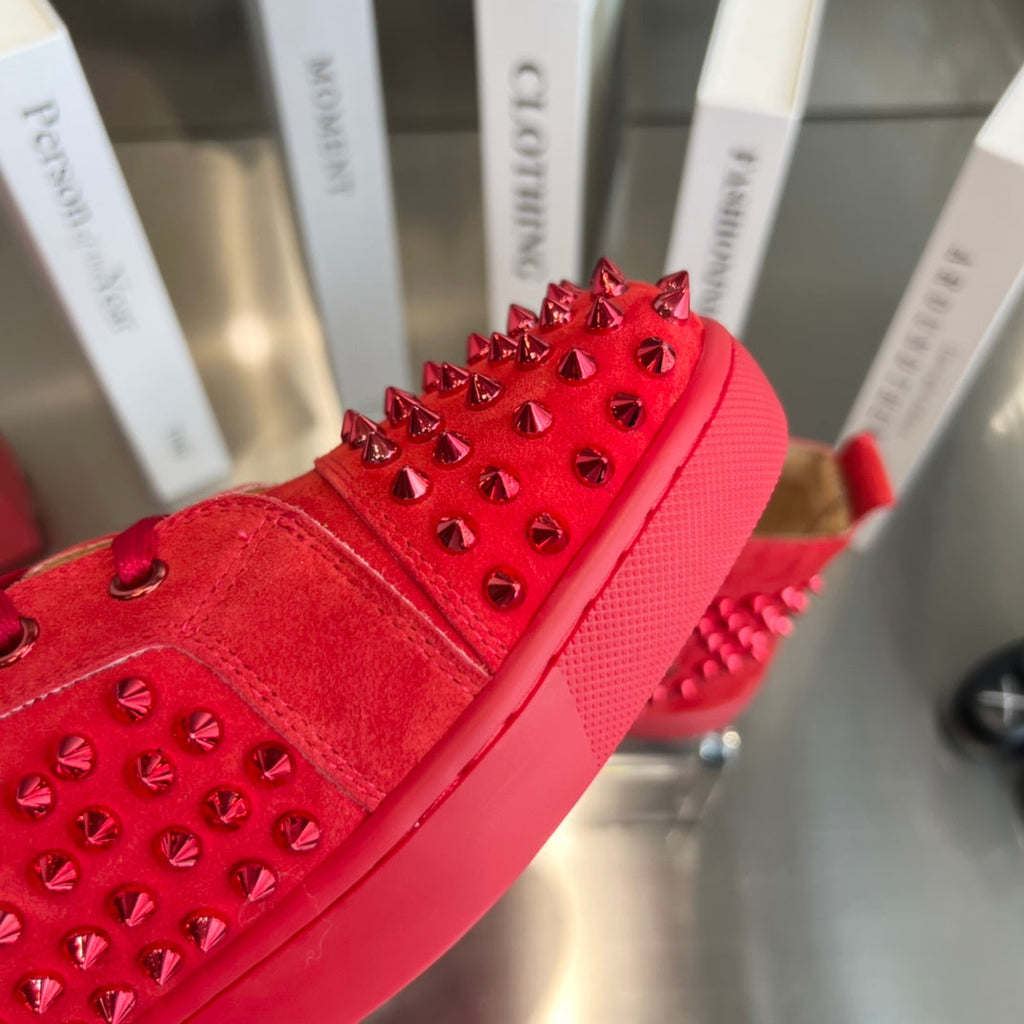 Zapatillas deportivas de lujo rojas con tachuelas de caña alta