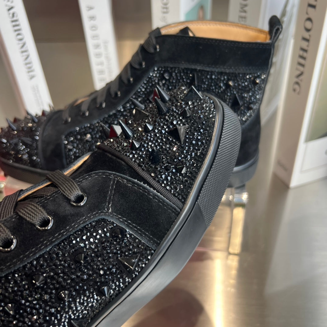 Botas altas negras con tachuelas de diamantes