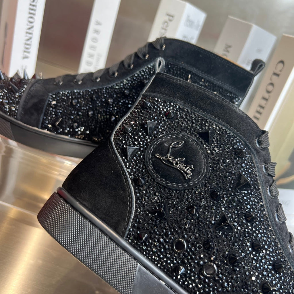 Botas altas negras con tachuelas de diamantes