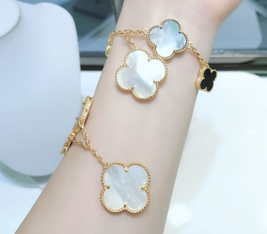 Pulsera de trébol de cuatro hojas