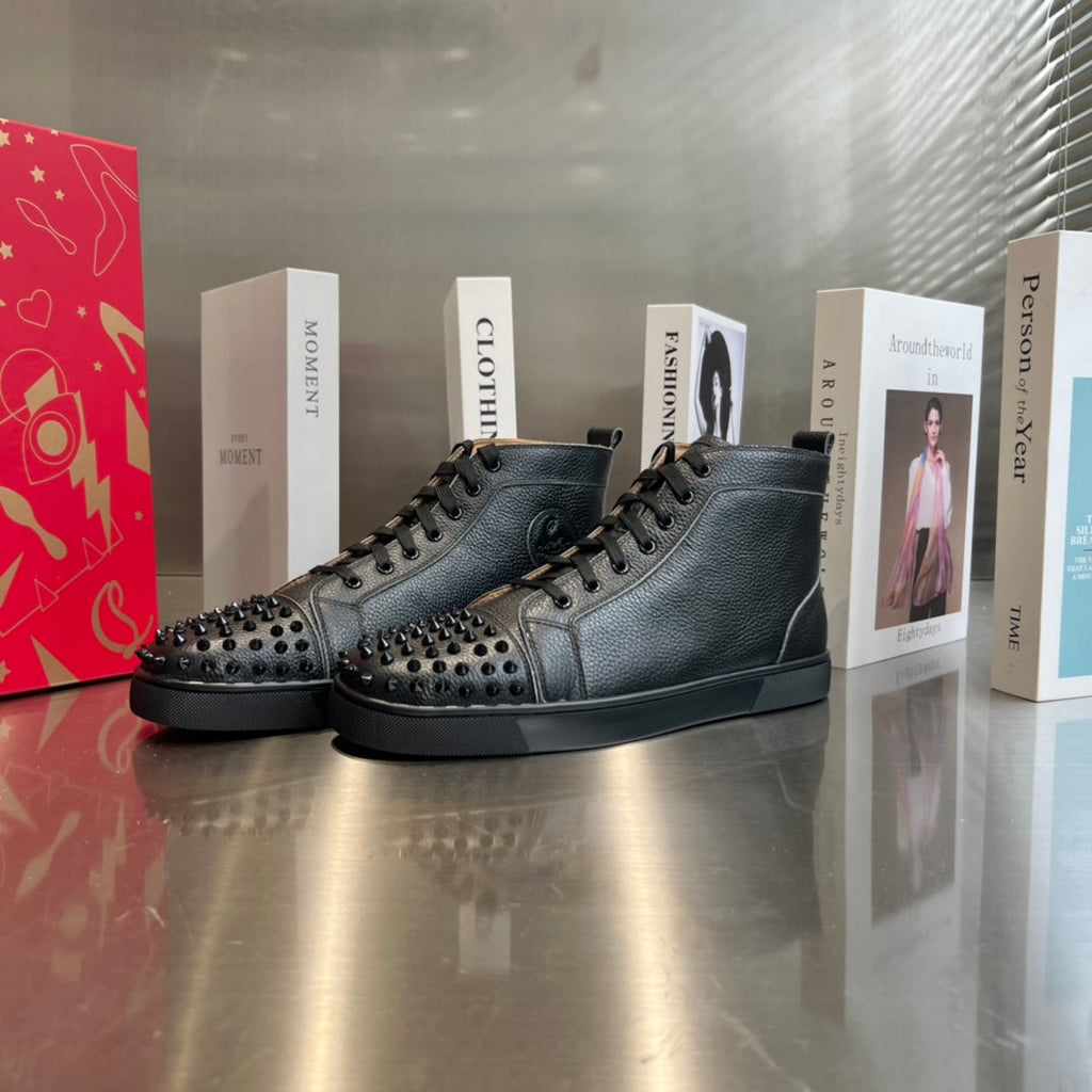 Zapatillas altas con tachuelas