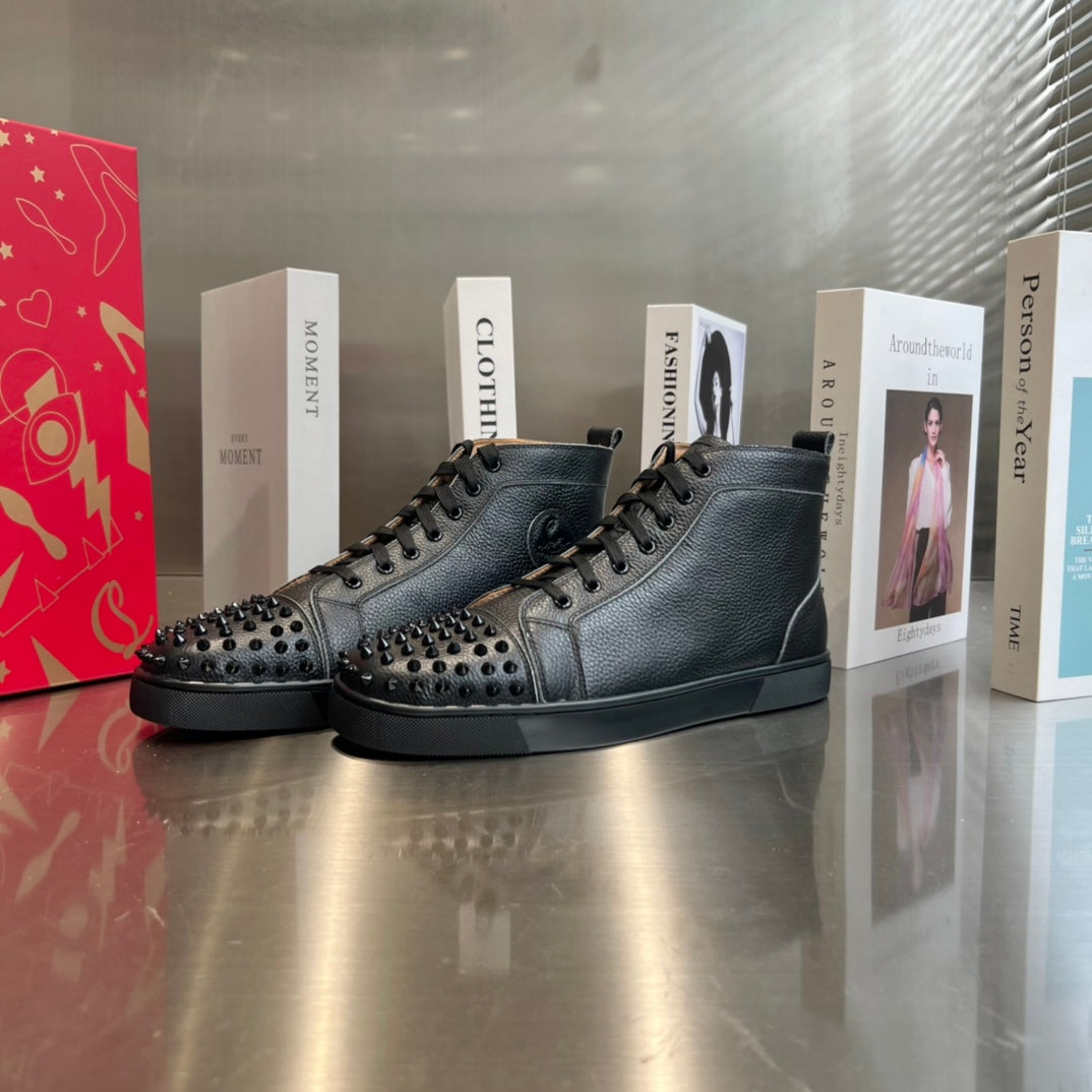Zapatillas altas con tachuelas