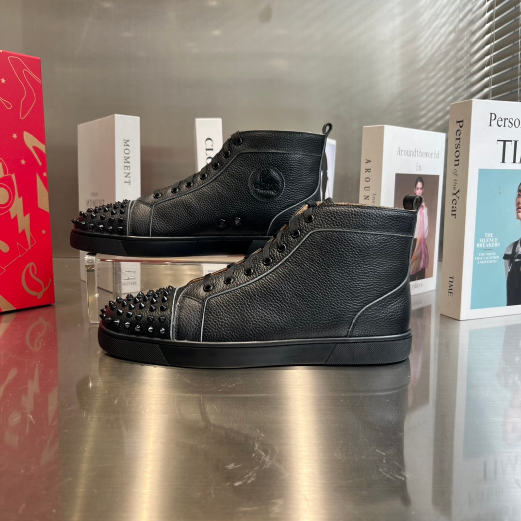 Zapatillas altas con tachuelas