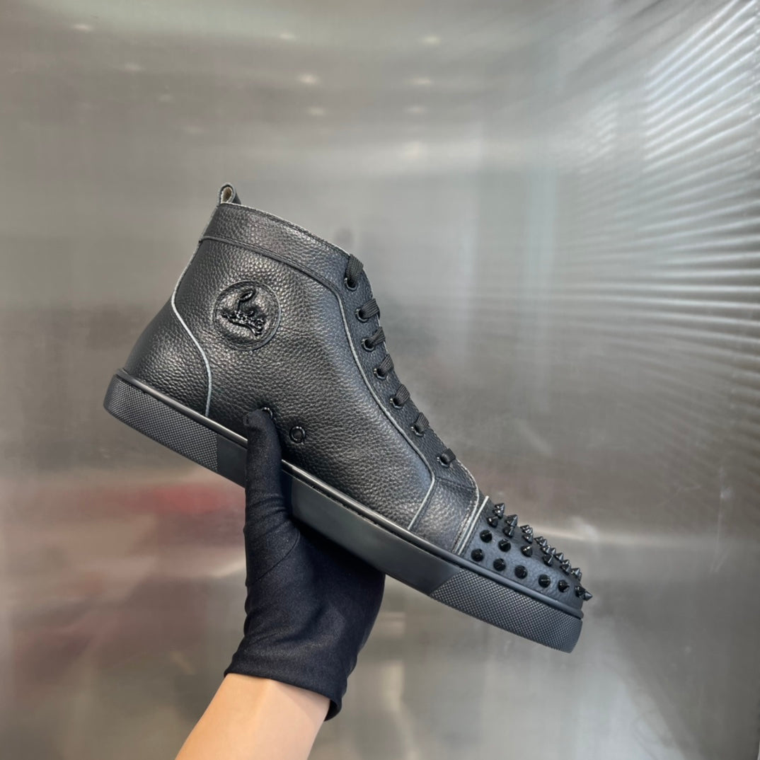 Zapatillas altas con tachuelas