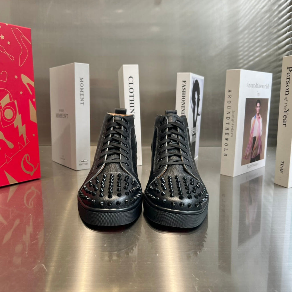 Zapatillas altas con tachuelas