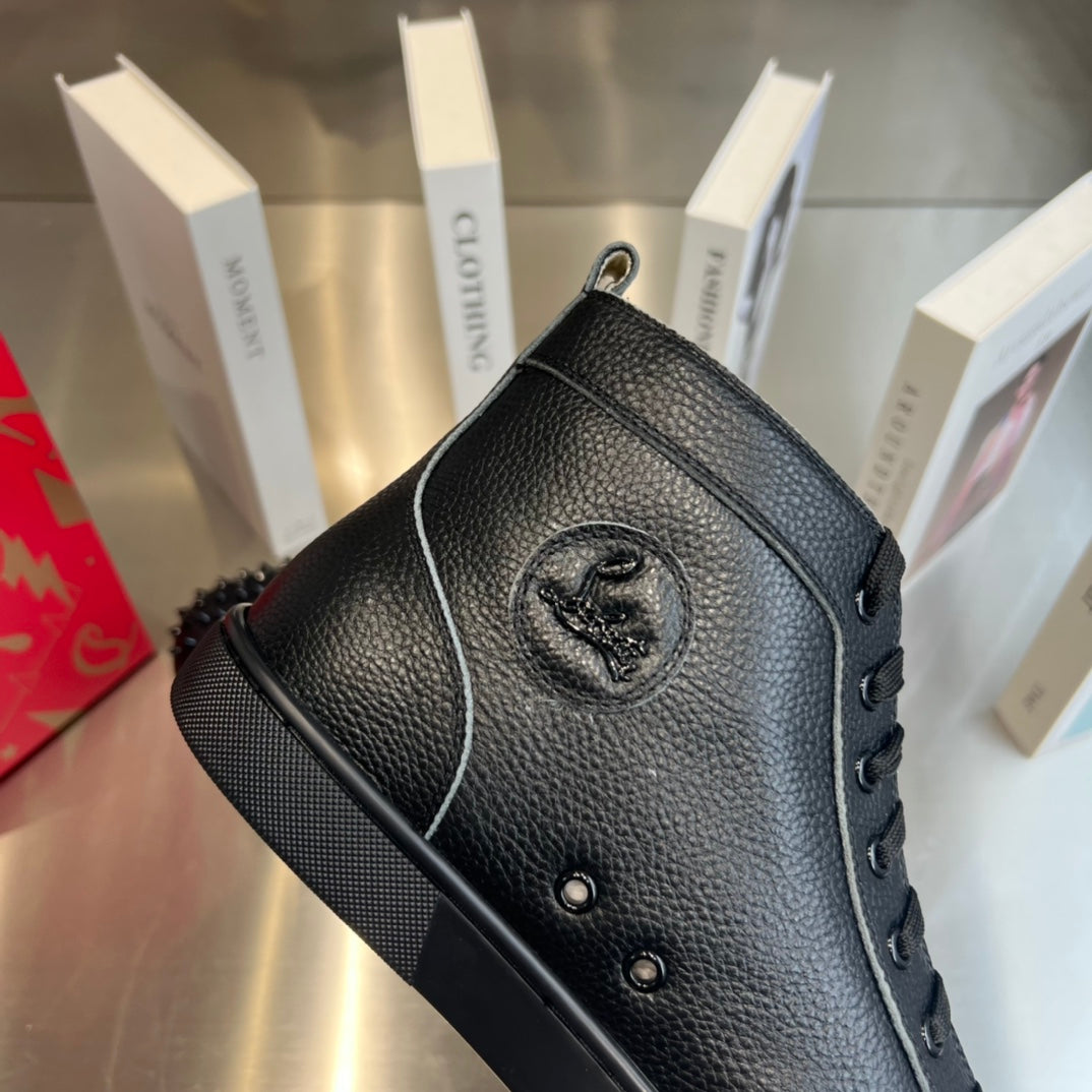 Zapatillas altas con tachuelas