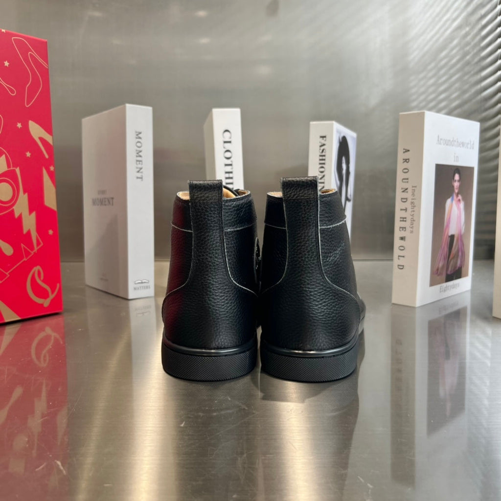 Zapatillas altas con tachuelas