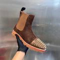 Botas de piel de oveja marrón oscuro con tachuelas delanteras
