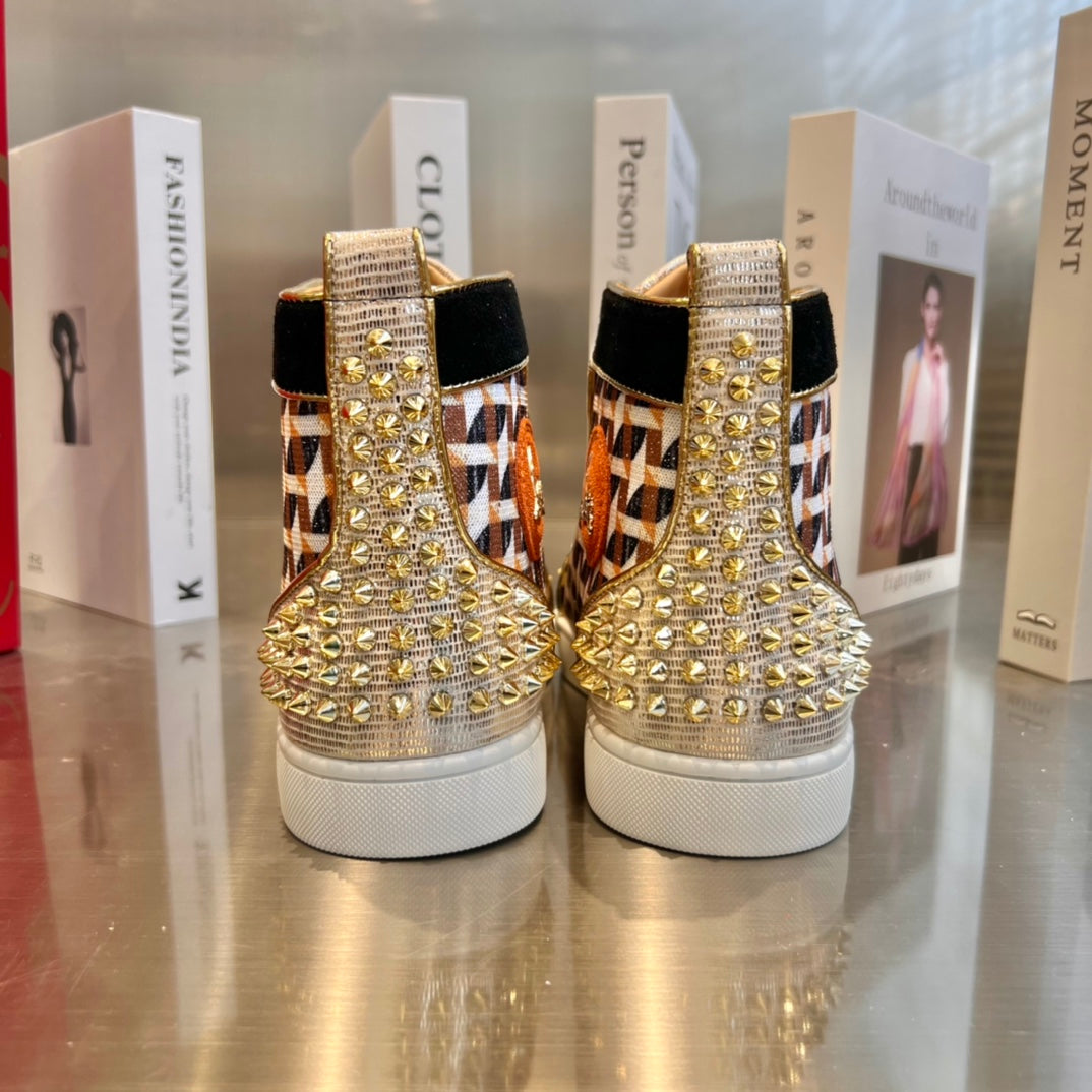 Zapatillas altas con tachuelas