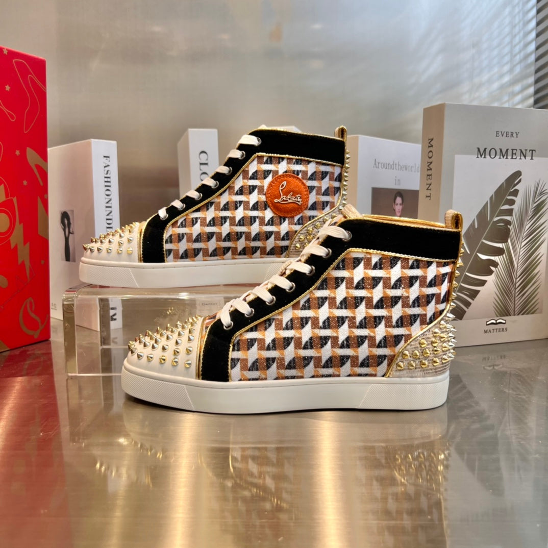 Zapatillas altas con tachuelas