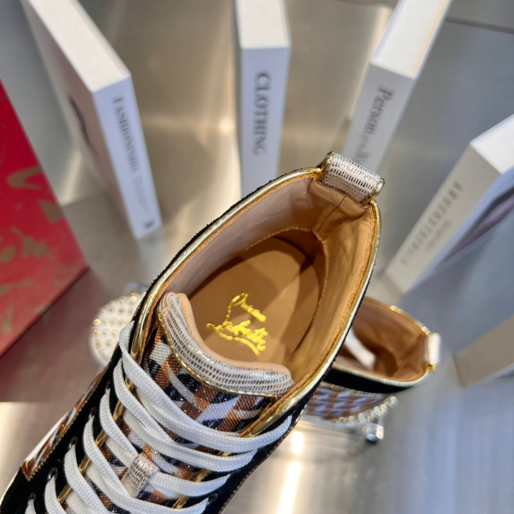 Zapatillas altas con tachuelas
