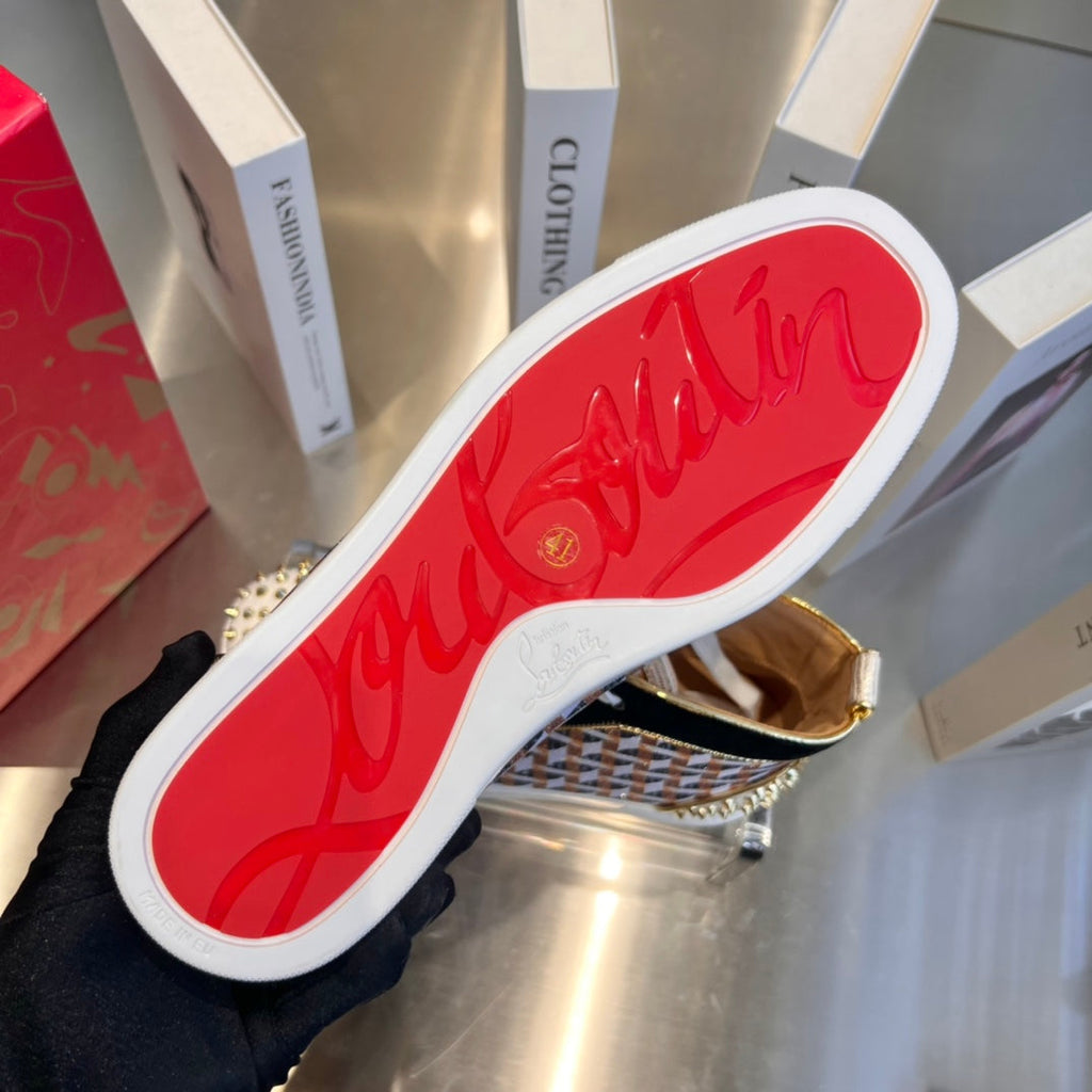 Zapatillas altas con tachuelas