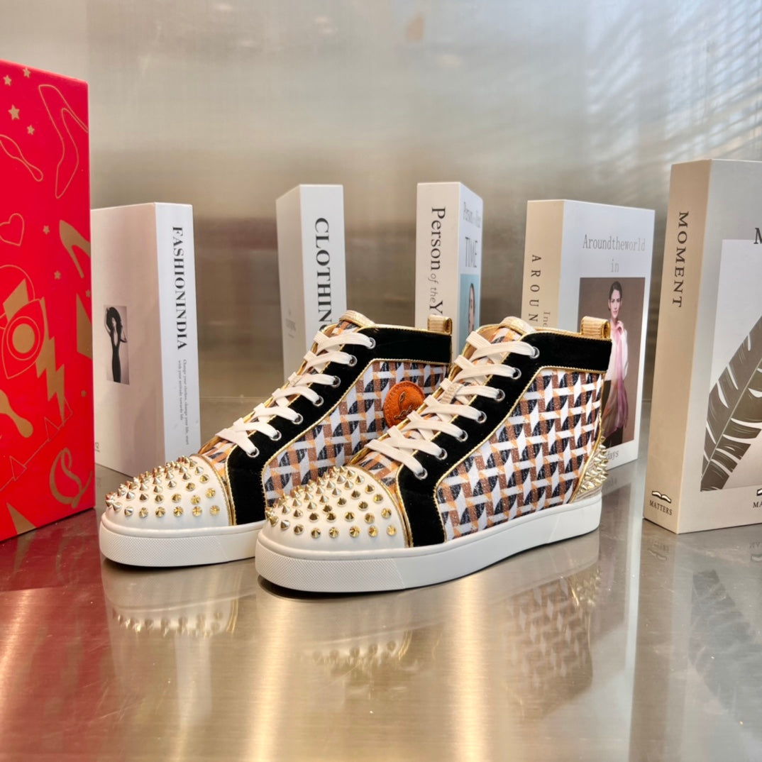Zapatillas altas con tachuelas