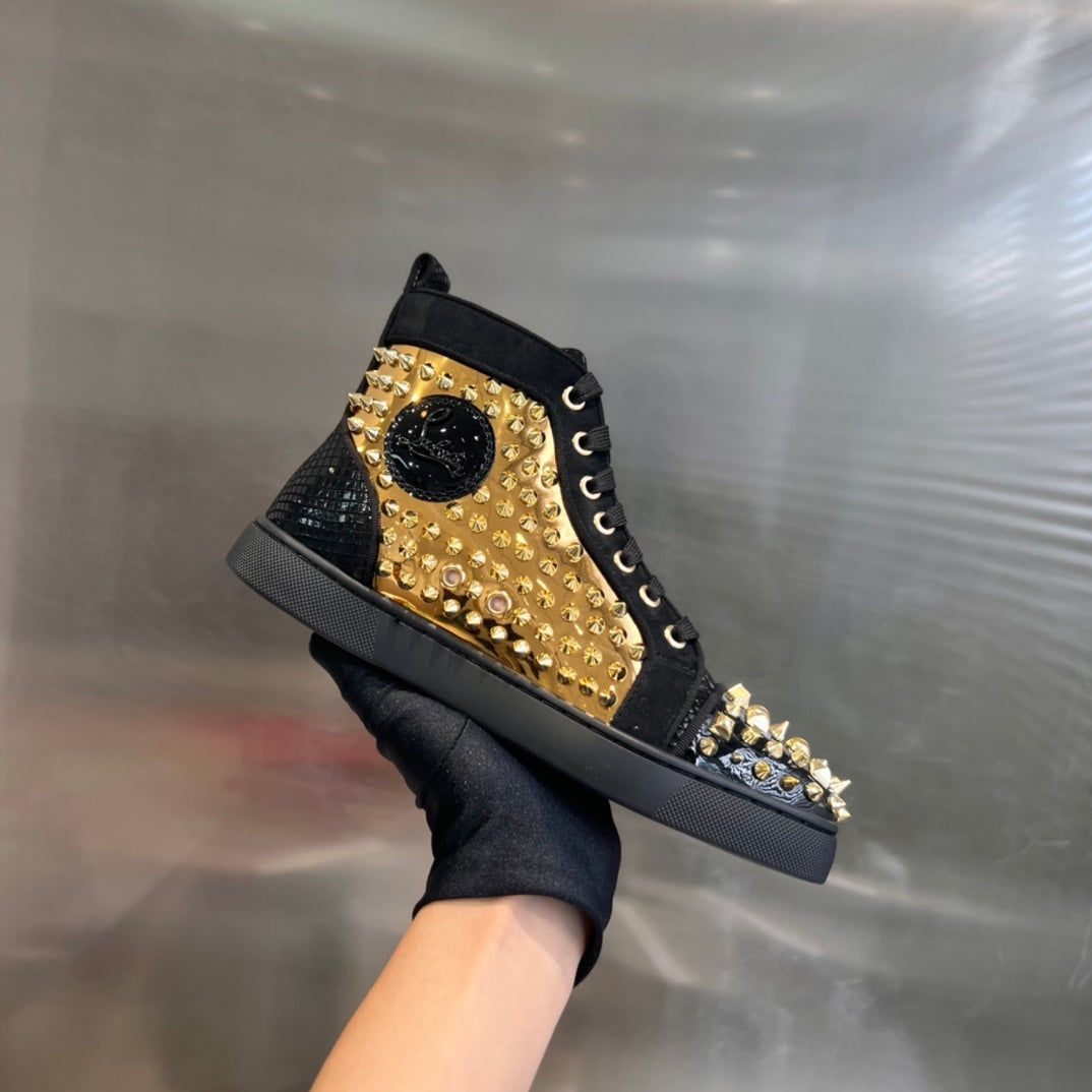 Zapatillas altas con tachuelas