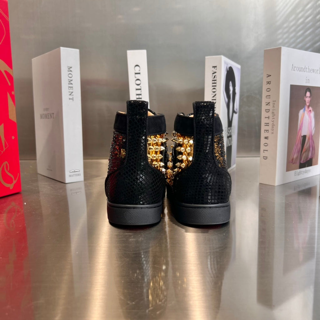 Zapatillas altas con tachuelas