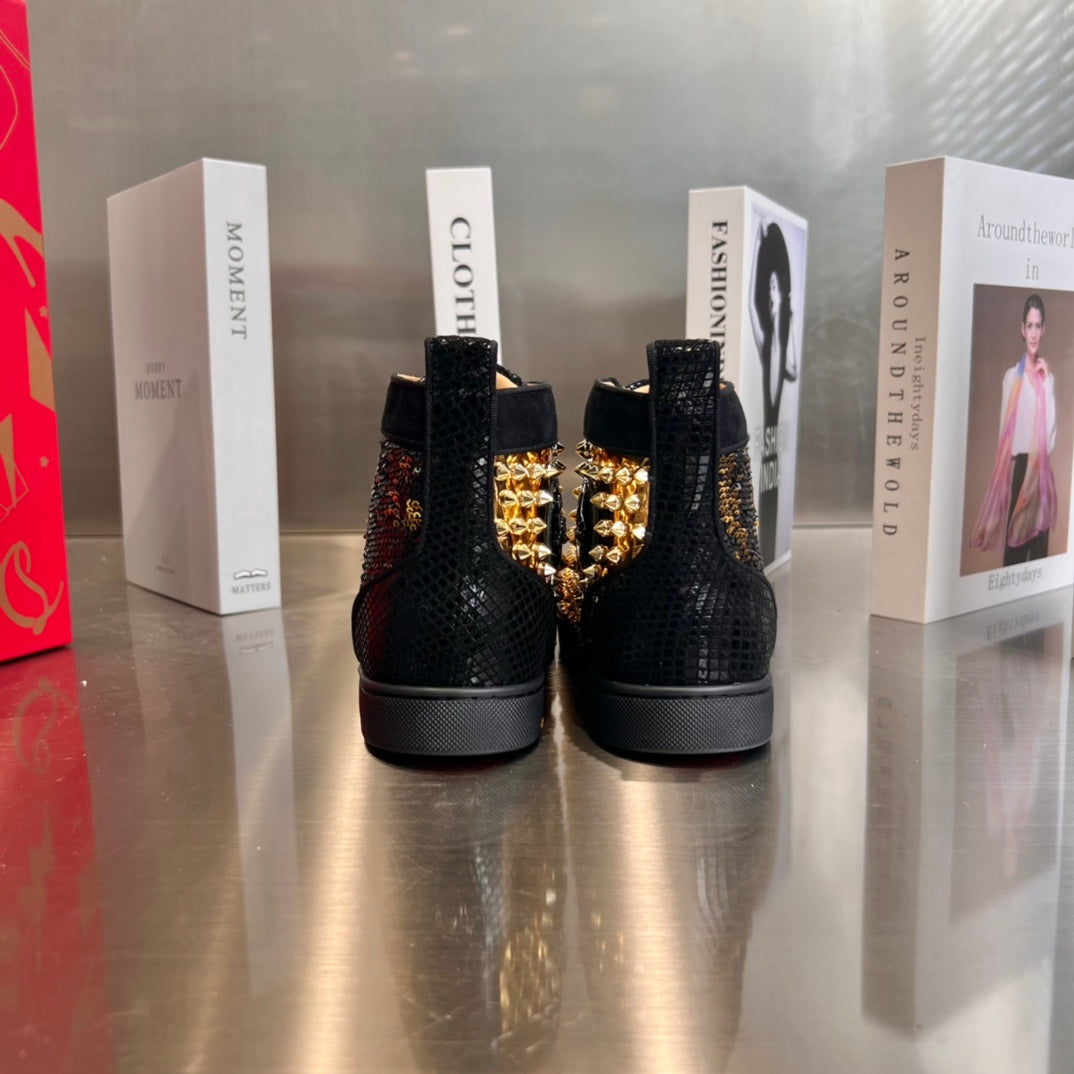 Zapatillas altas con tachuelas
