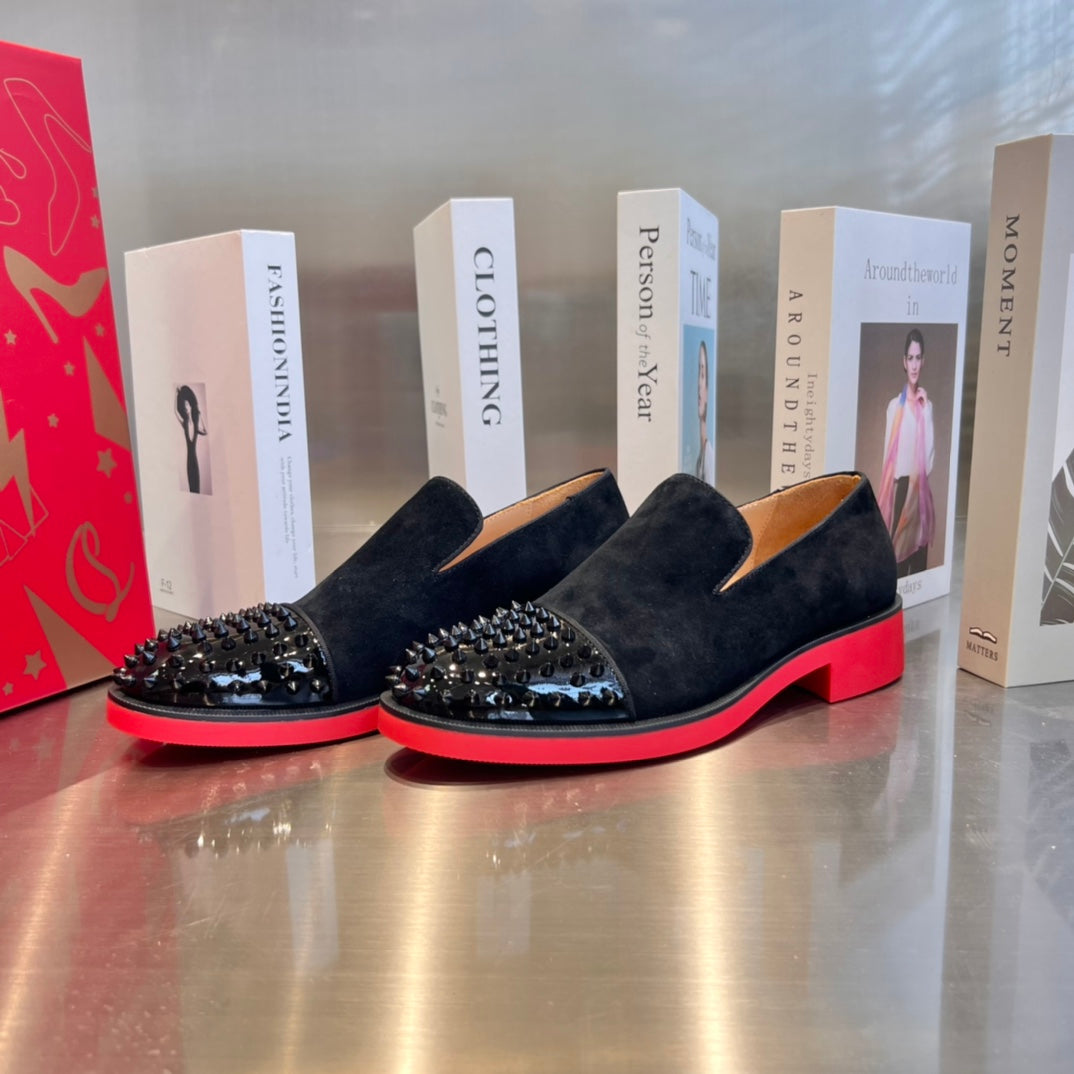 Botas con suela roja y suela de neumático
