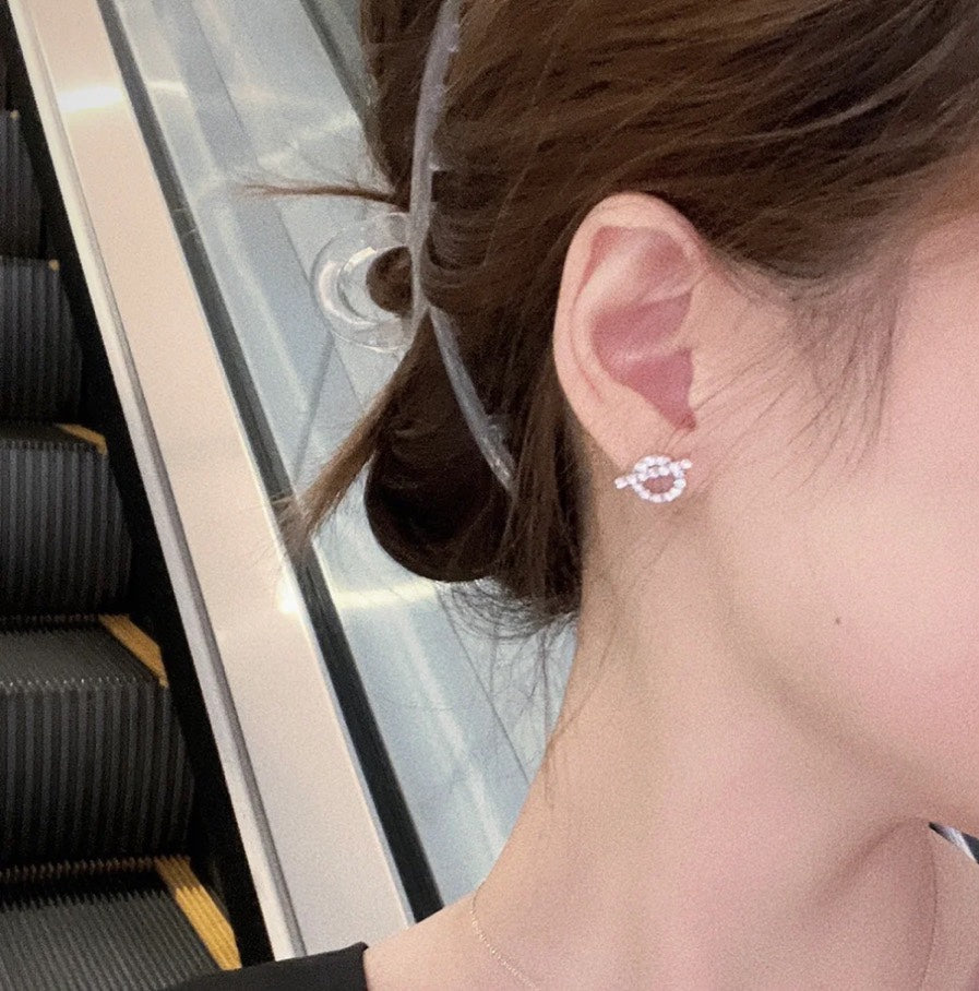 Conjunto de collar y pendientes Hollow Q