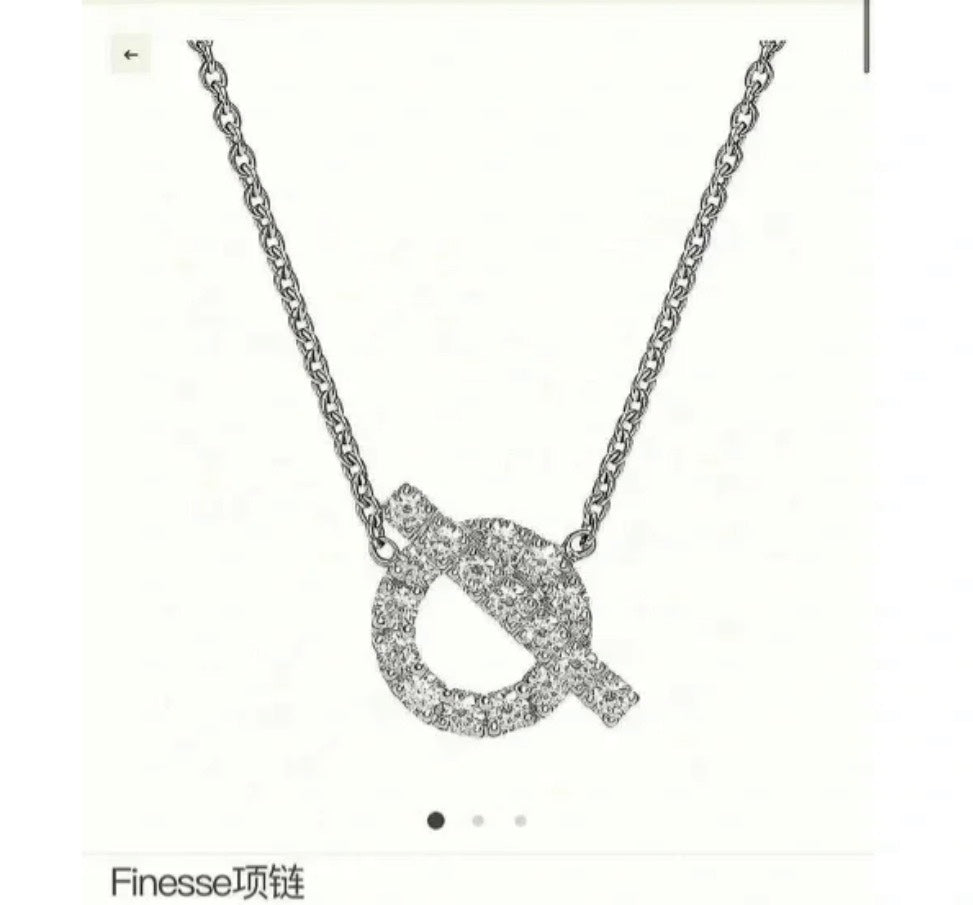 Conjunto de collar y pendientes Hollow Q