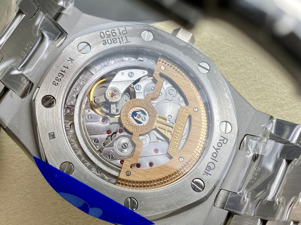 Reloj automático de 39 mm con esfera azul ahumada