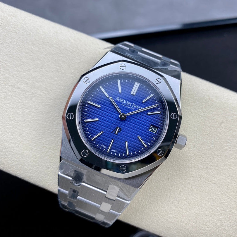 Reloj automático de 39 mm con esfera azul ahumada
