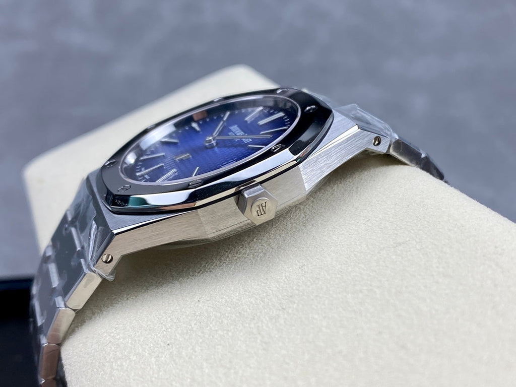 Reloj automático de 39 mm con esfera azul ahumada