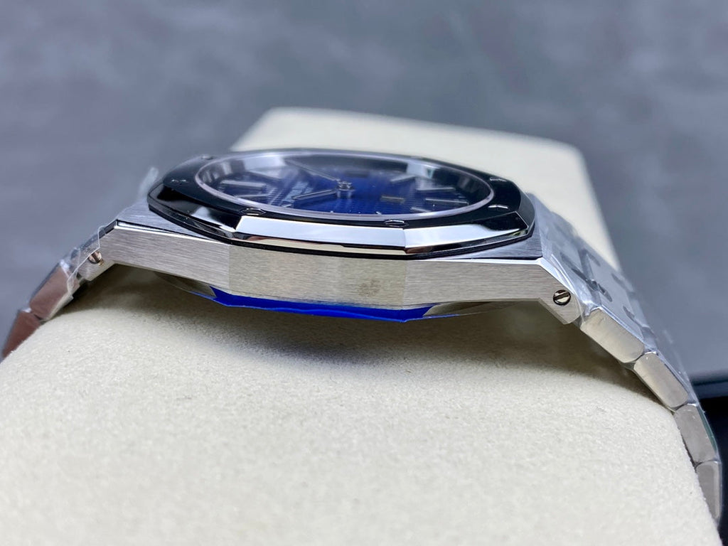 Reloj automático de 39 mm con esfera azul ahumada