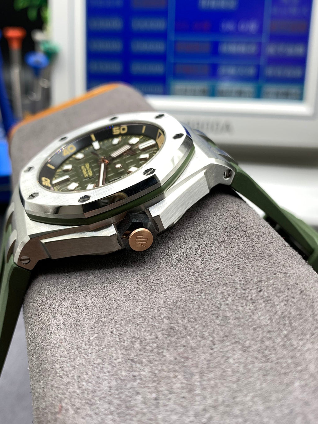 Reloj automático de buceo verde de 42 mm