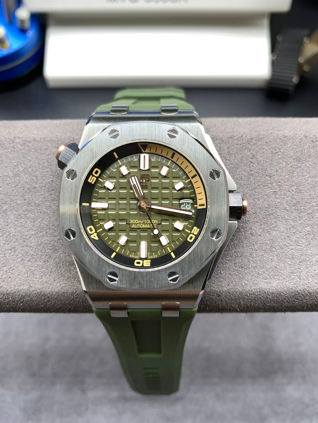 Reloj automático de buceo verde de 42 mm