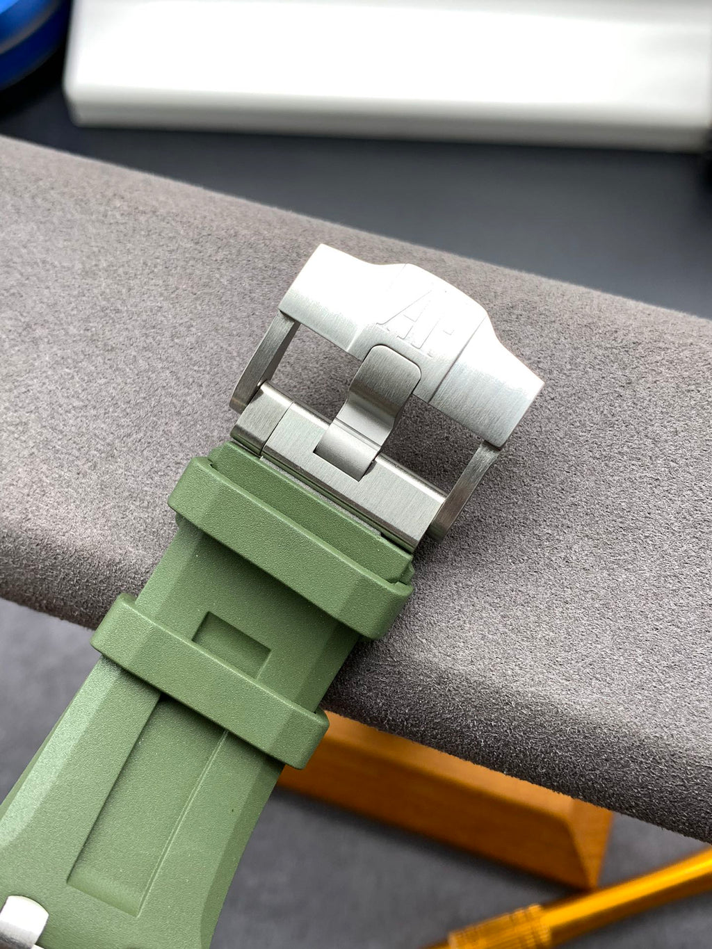 Reloj automático de buceo verde de 42 mm