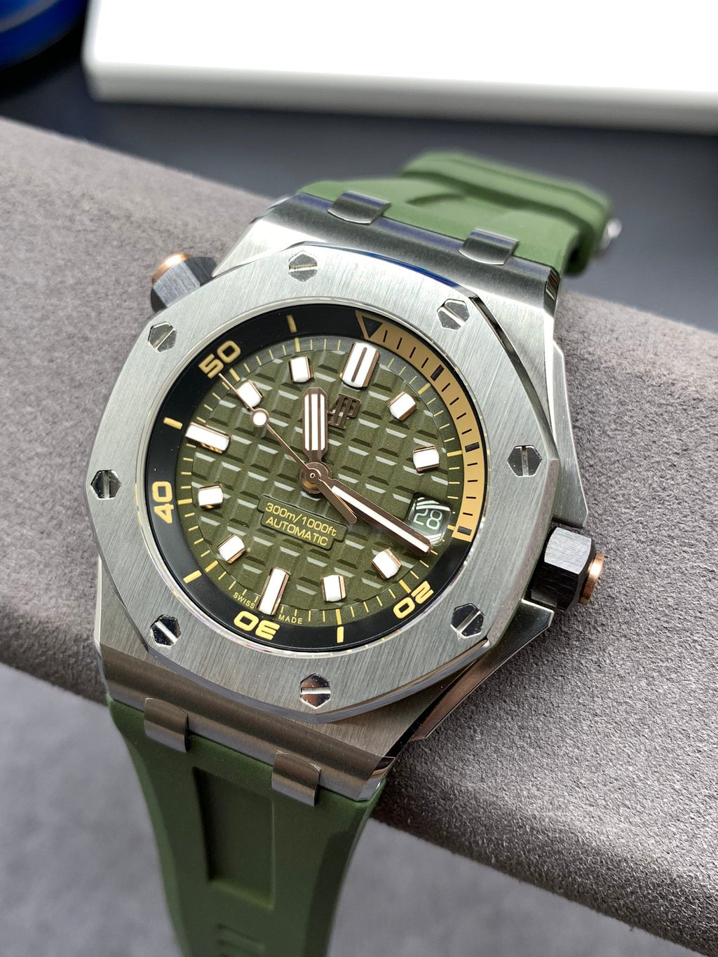 Reloj automático de buceo verde de 42 mm