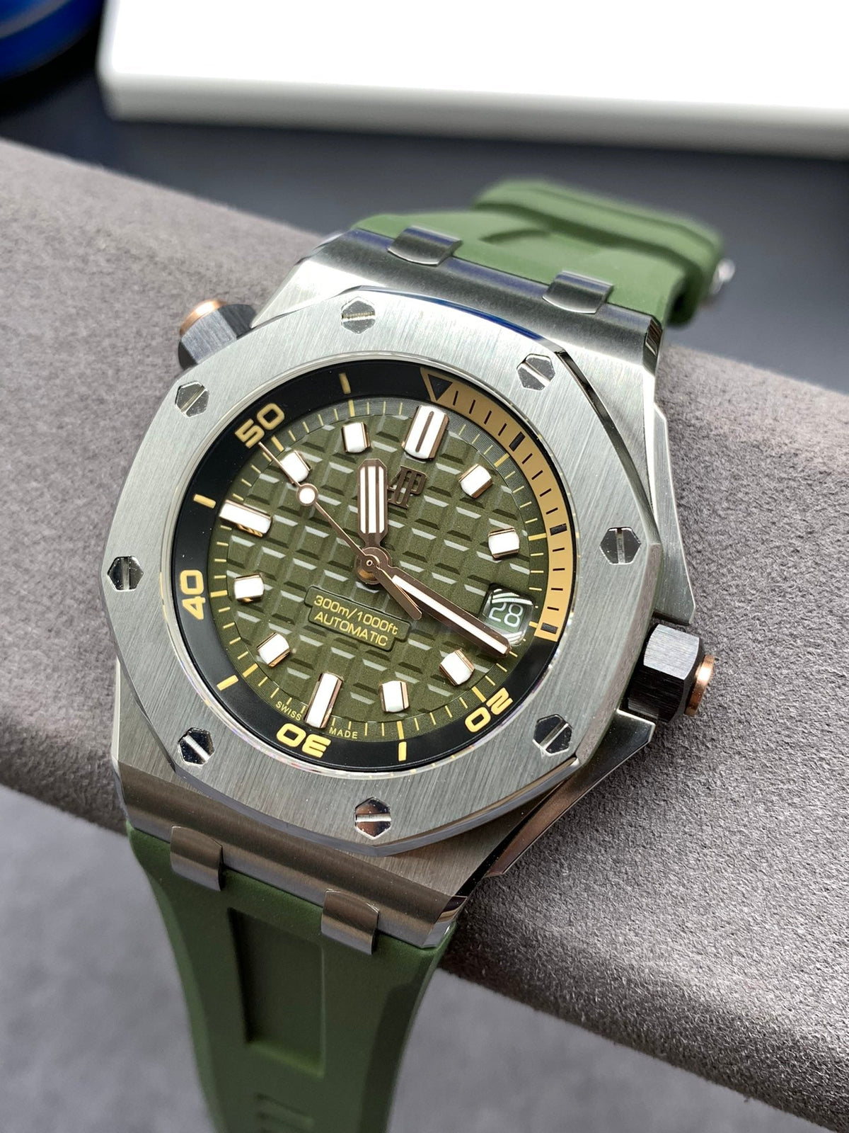 Reloj automático de buceo verde de 42 mm