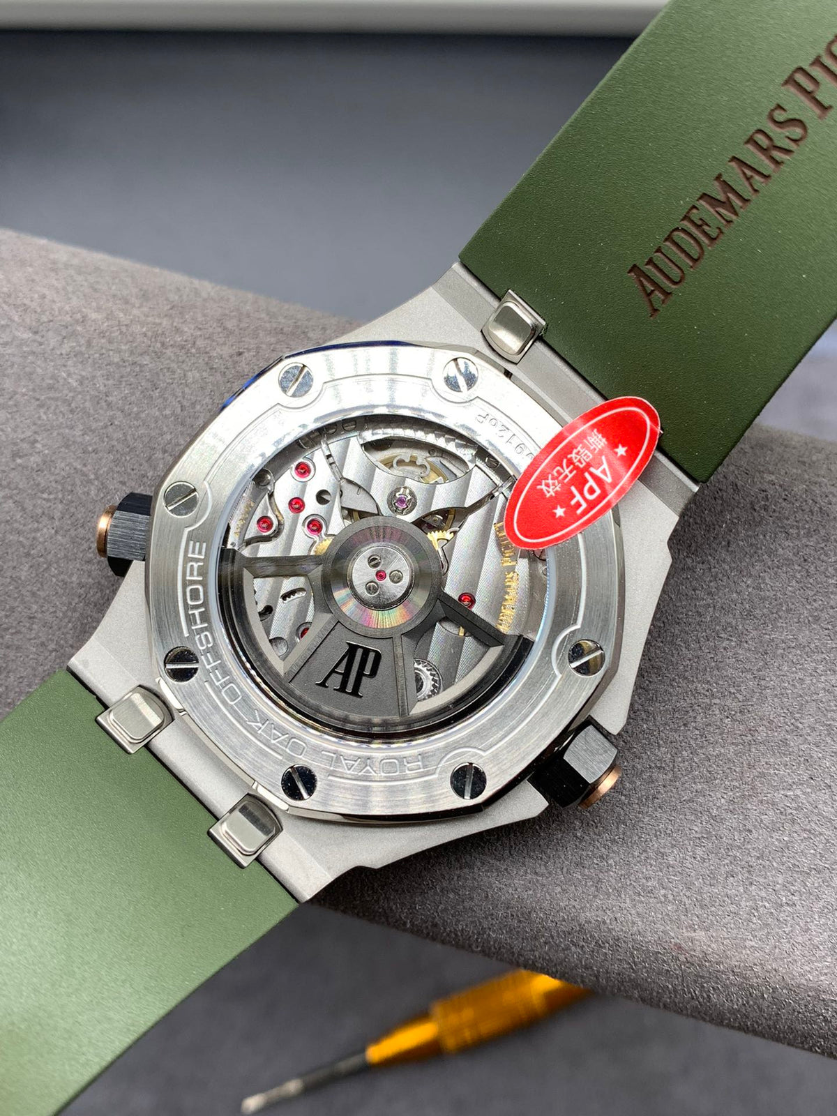 Reloj automático de buceo verde de 42 mm