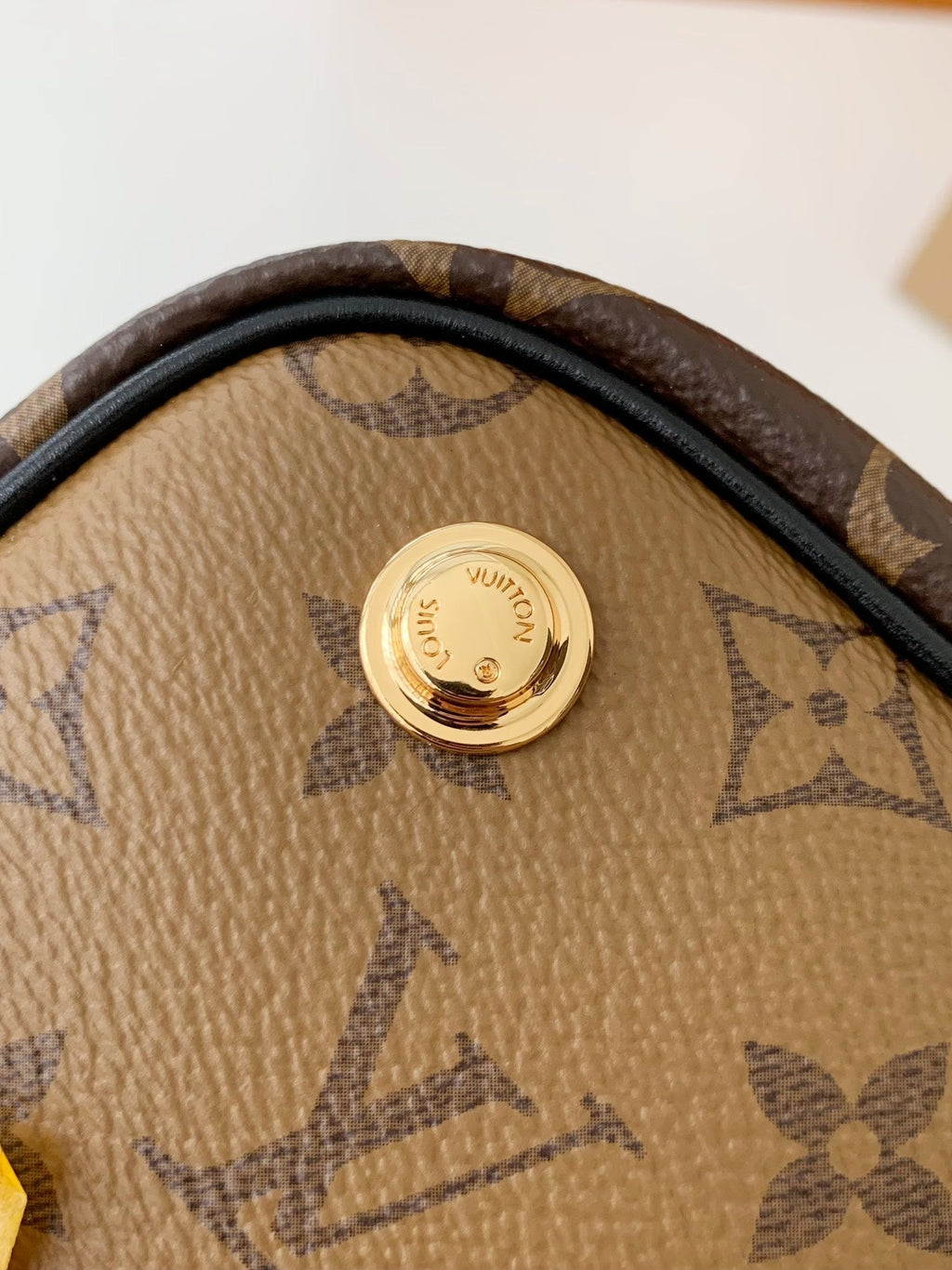 Bolso pequeño de tocador clásico
