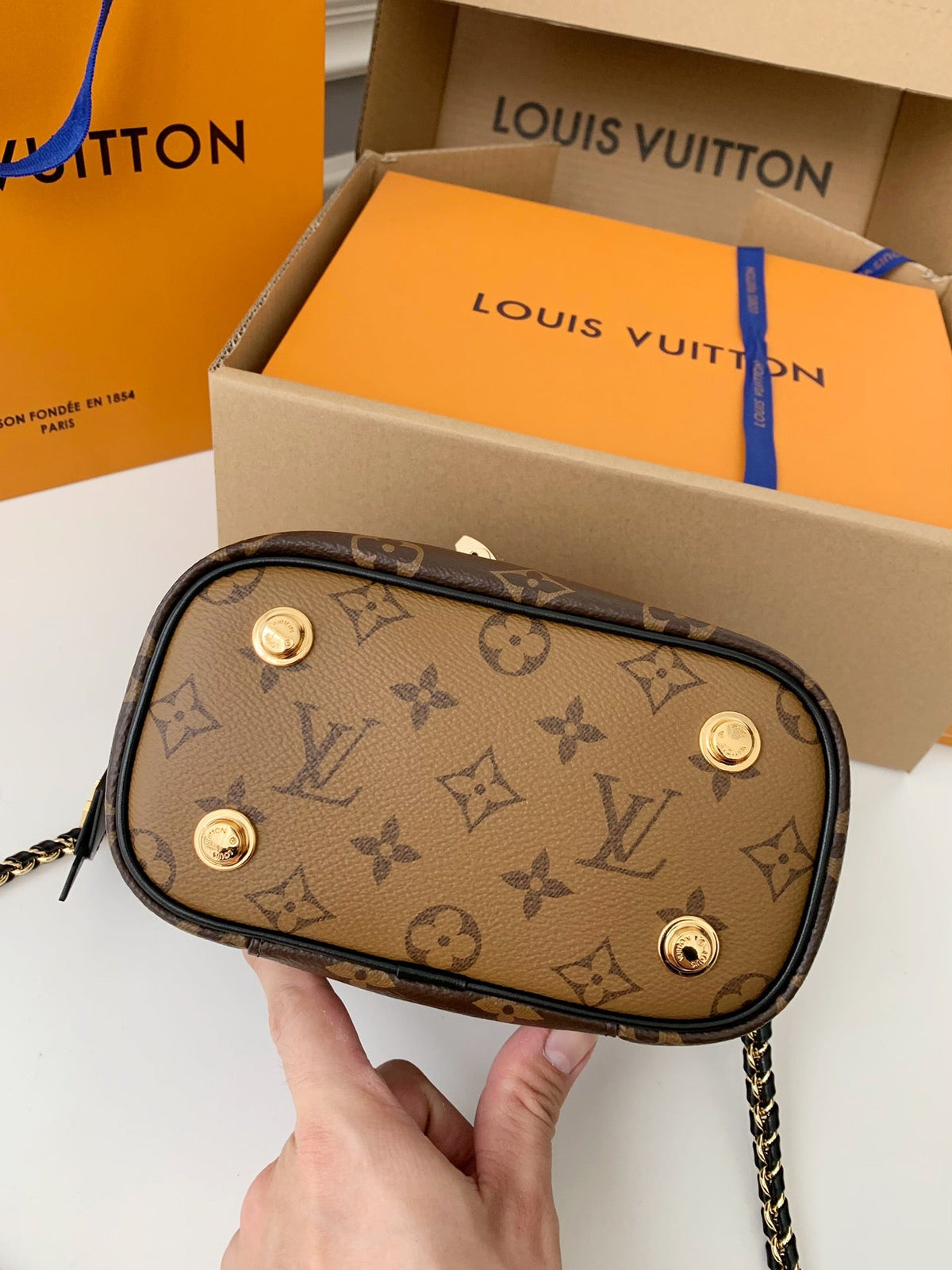 Bolso pequeño de tocador clásico
