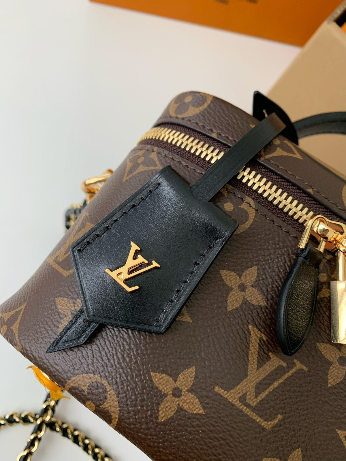 Bolso pequeño de tocador clásico