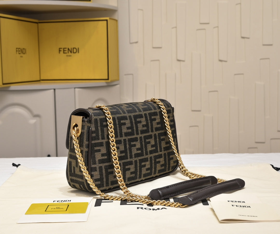 Bolsa baguette pequeña con monograma