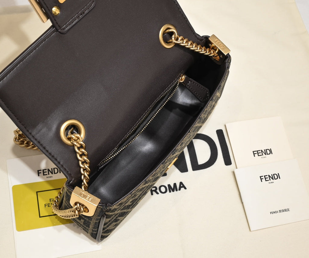 Bolsa baguette pequeña con monograma