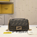 Bolsa baguette pequeña con monograma